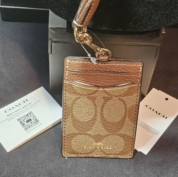 (UNISEX) COACH ID LANYARD IN SIGNATURE CANVAS (NWT) - Picture 2 of 14